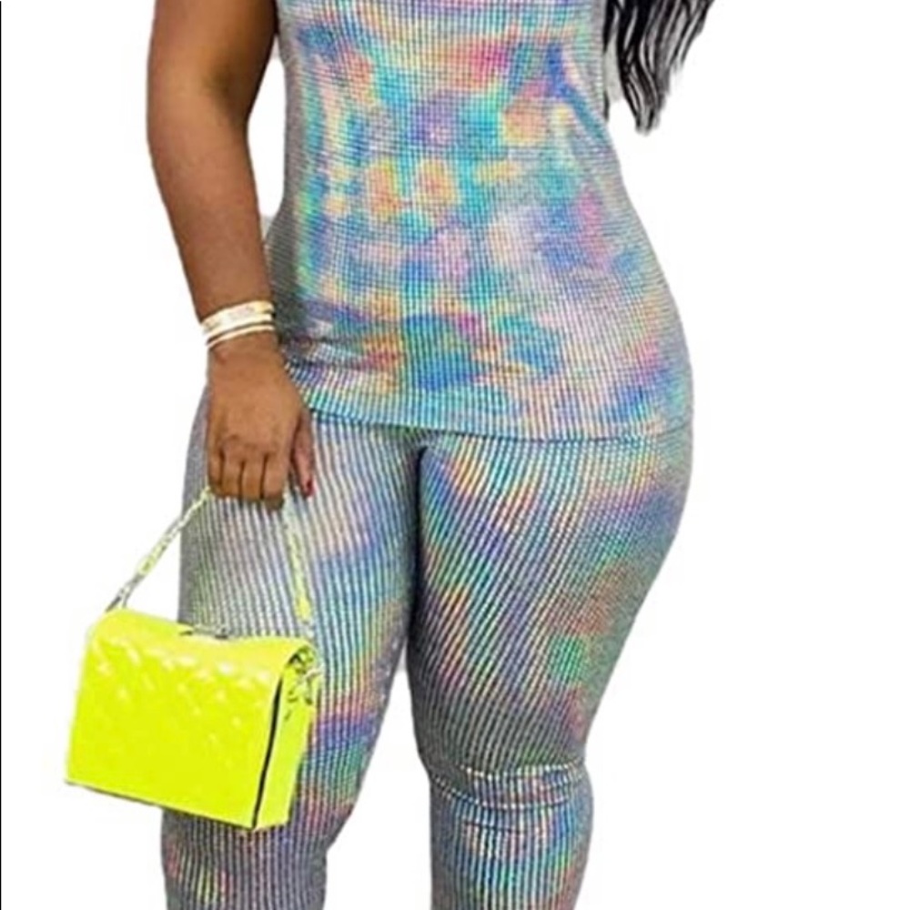 Women’s Metallic Shiny Tracksuit!